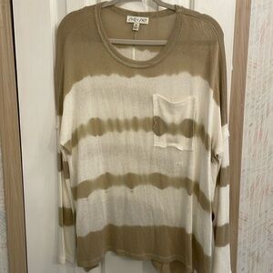 Ladies top
100% Algodon
Very lightweight, will require a cami
Underneath